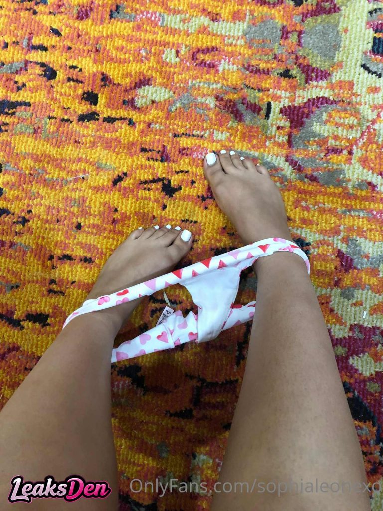 Sophia Leone feet